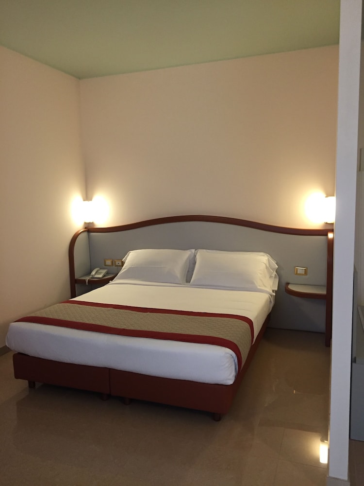 Deluxe Double Room, Balcony, City View photo 3