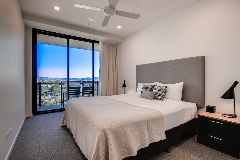 Two Bedroom Panoramic View Apartment(High Floor)