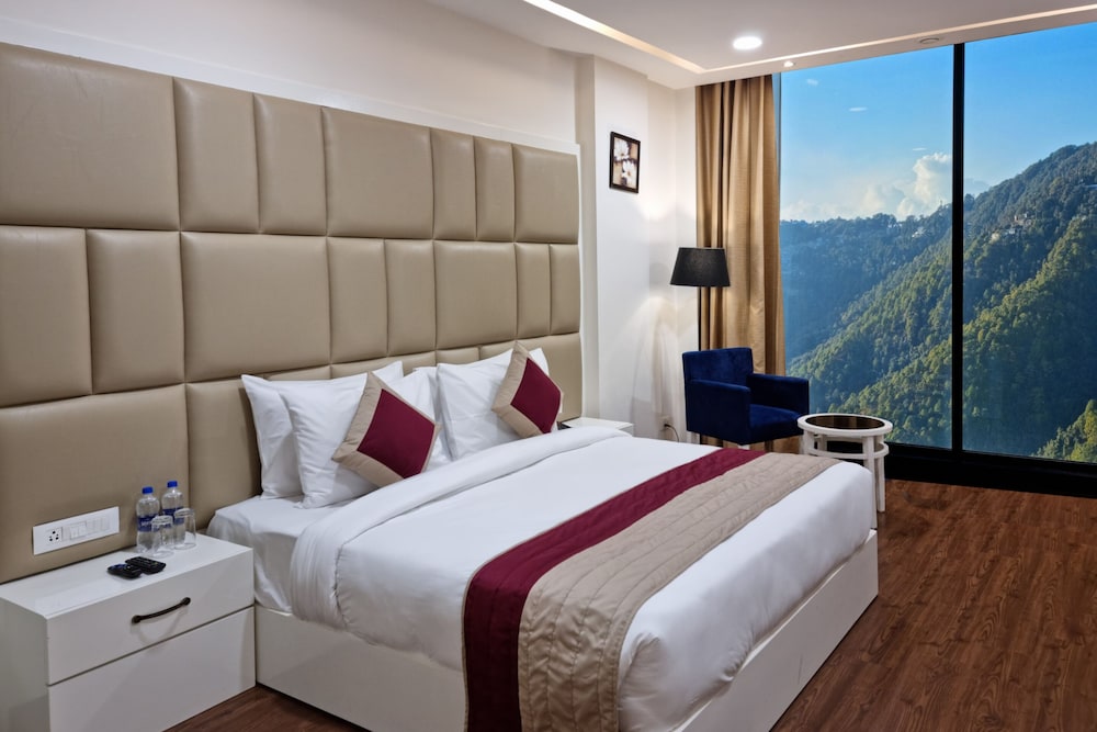 Premium Room, 1 King Bed, Non Smoking, Mountain View - Photo 11