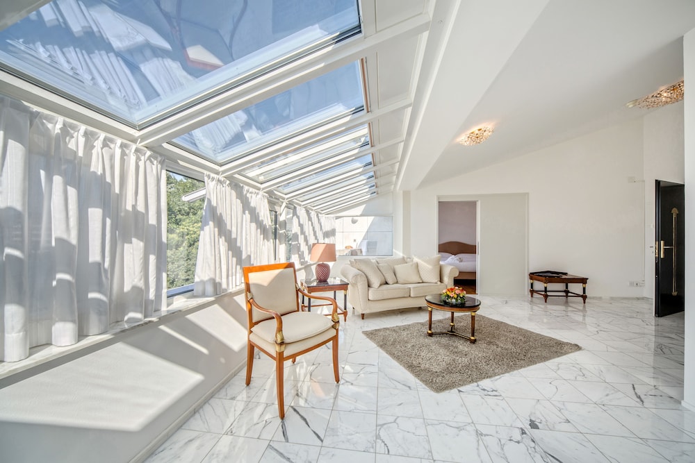 Signature Suite, Lake View - Photo 4