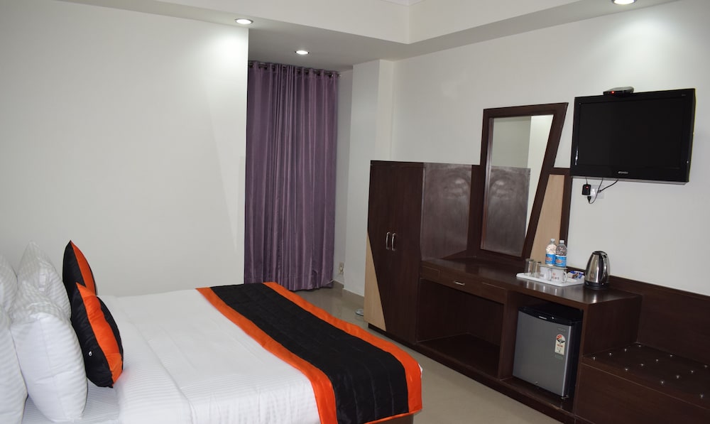 Deluxe Room With Balcony photo 1