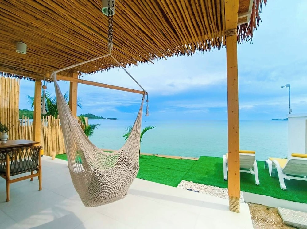 Grand Private Beachfront Villa - Photo 12