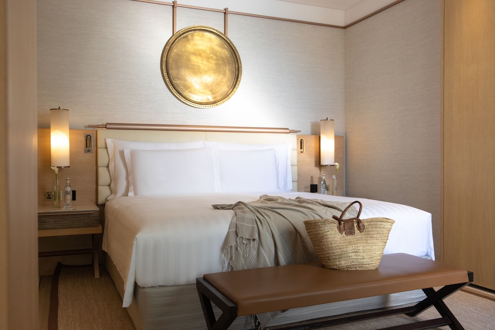 Ocean Balcony Deluxe Room - Photo 1