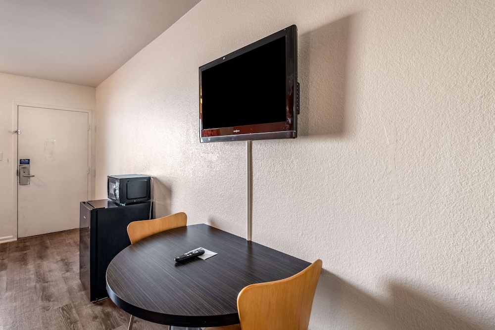 Deluxe Room, 2 Double Beds, Non Smoking, Refrigerator & Microwave - Photo 3