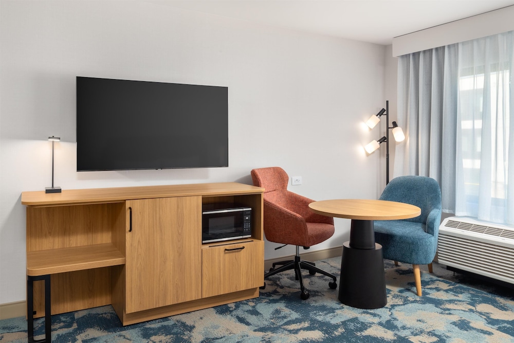 Room, 2 Queen Beds, Refrigerator & Microwave