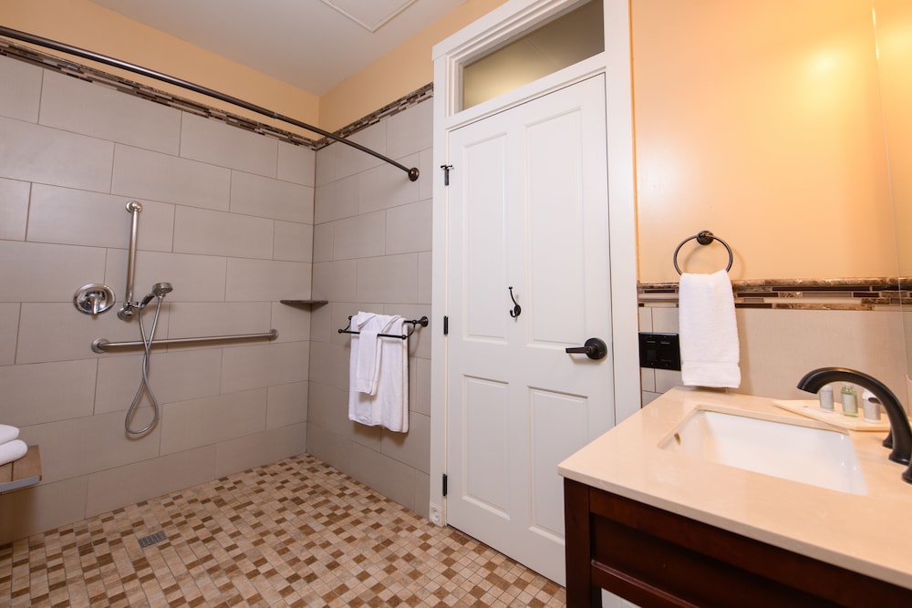 Room, 1 Queen Bed, Accessible, City View photo 3
