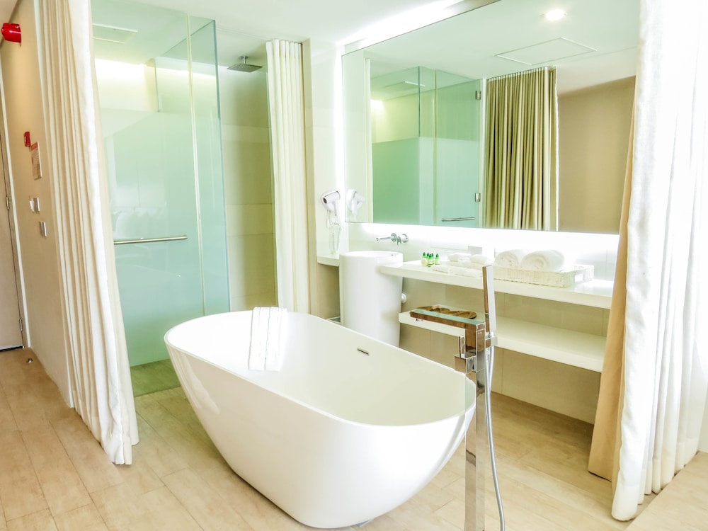 Deluxe Room, Sea View - Photo 5