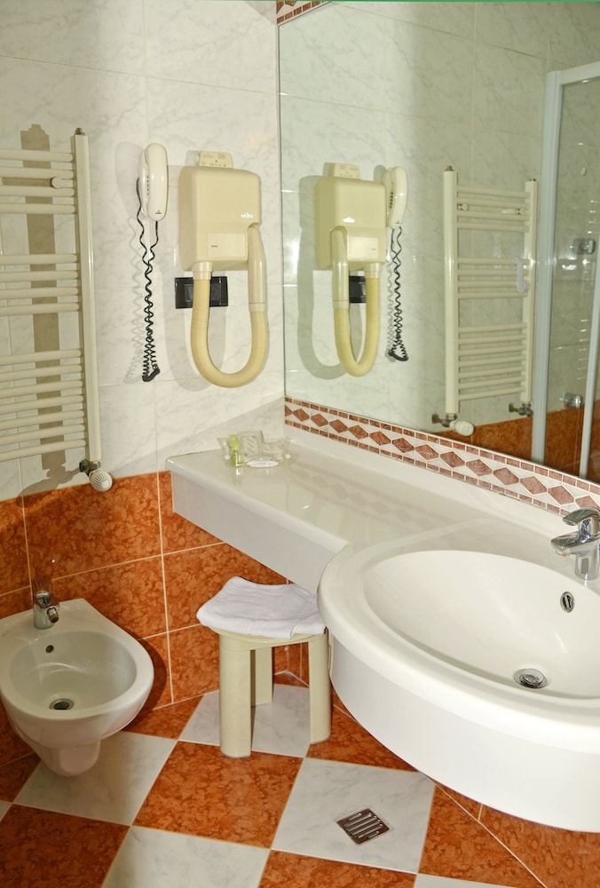 Twin Room, 2 Twin Beds - Photo 4
