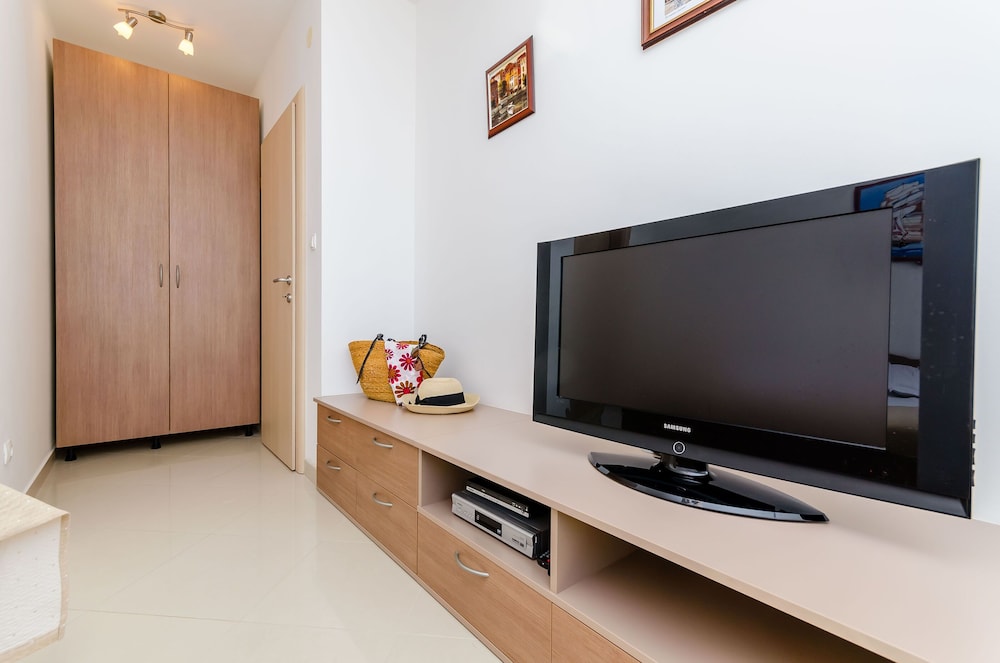 Apartment (A2)