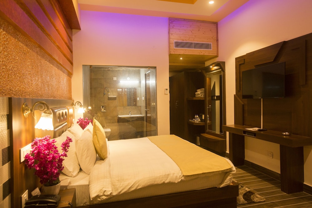 Luxury Room, 1 King Bed, Accessible, City View