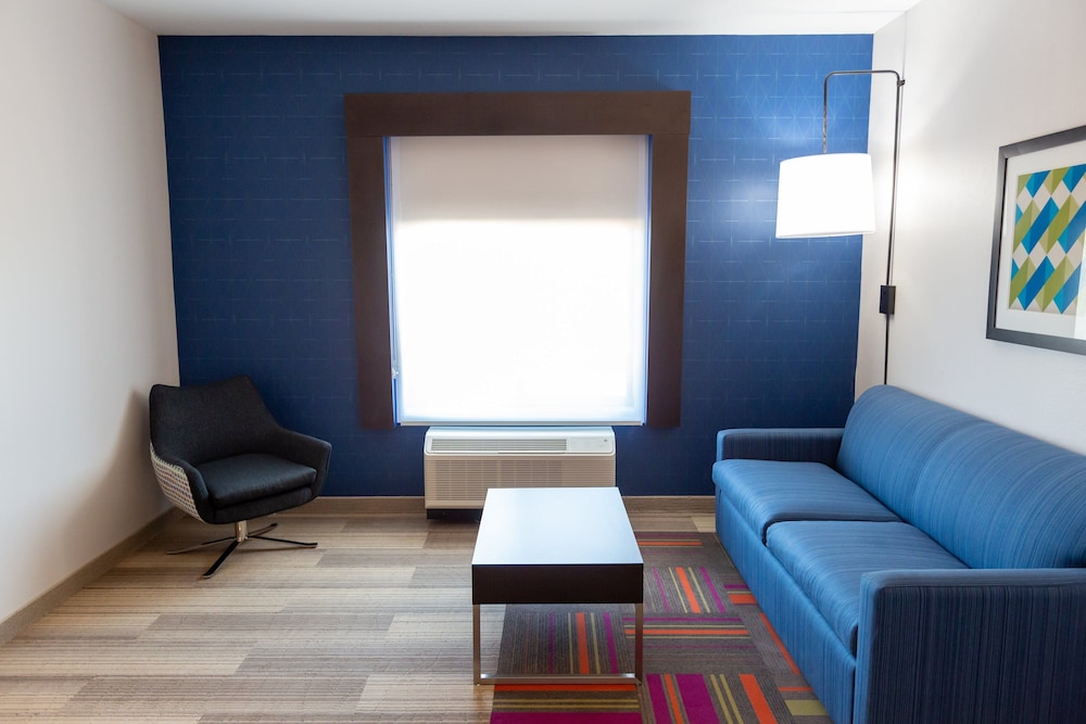 Suite, 1 King Bed, Accessible Bathtub (Mobility) - Photo 3