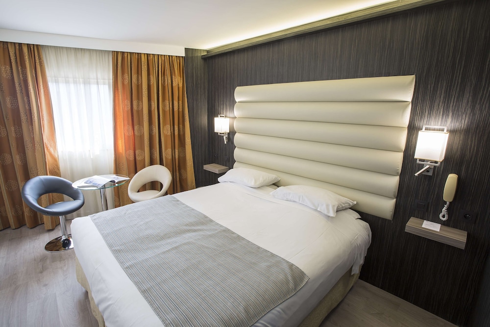 Superior Room, 1 King Bed (Twin bed on request) - Photo 2