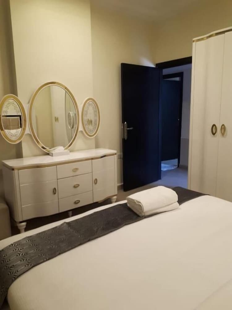 Basic Apartment, Multiple Bedrooms