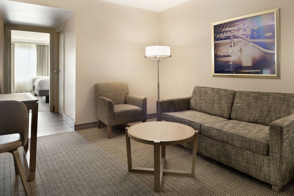 Suite, One King Bed, Accessible, Non Smoking - Photo 8