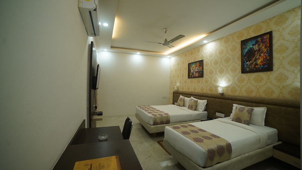 Deluxe Room - Photo 7