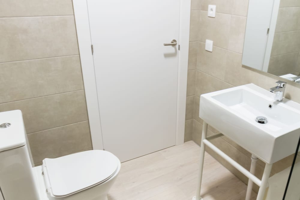 Economy Triple Room - Photo 7