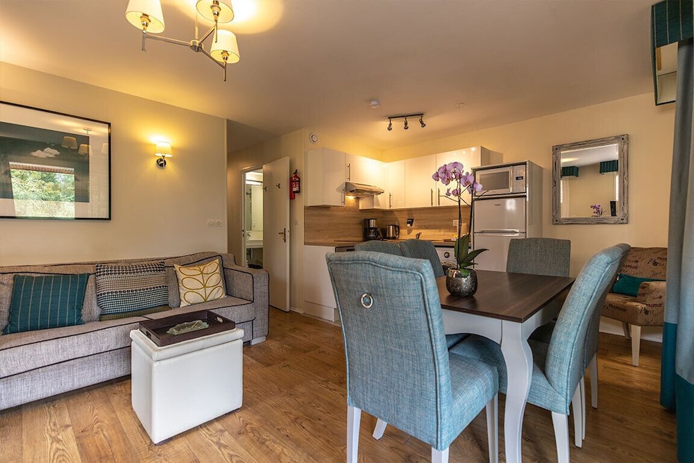 Deluxe Apartment, 3 Bedrooms, Ground Floor photo 2