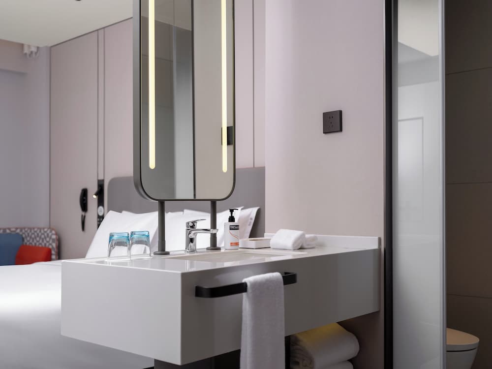 Standard Room thumbnail 6
