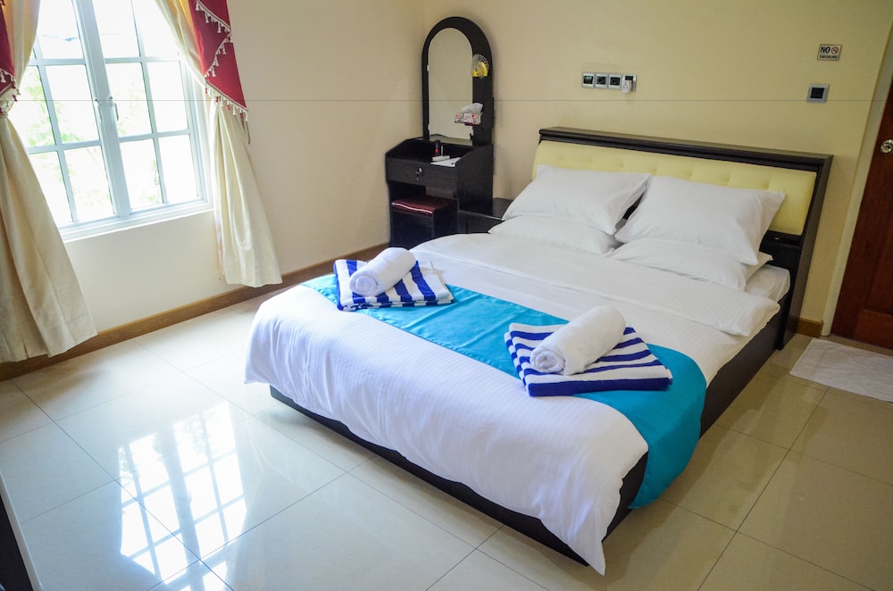 Standard Double Room, 1 Bedroom, Private Bathroom, Ground Floor photo 2
