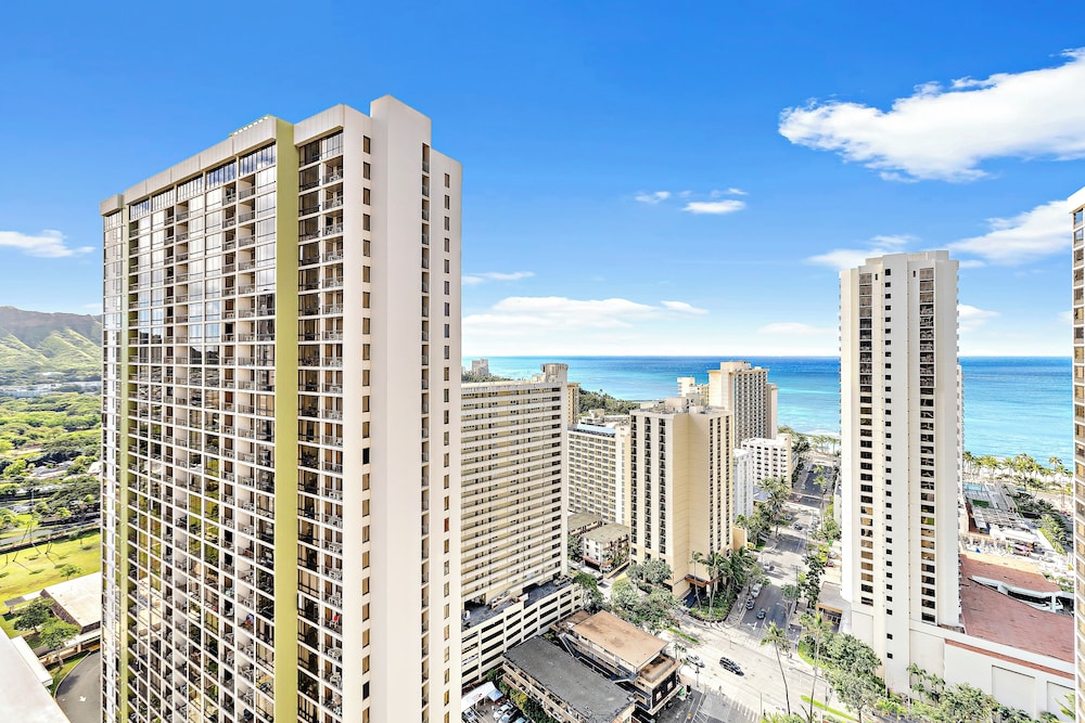 Premium Remodeled Condo with Ocean View and Parking: Premium Suite, 1 King Bed with Sofa bed, Balcony, Ocean View (0026) photo