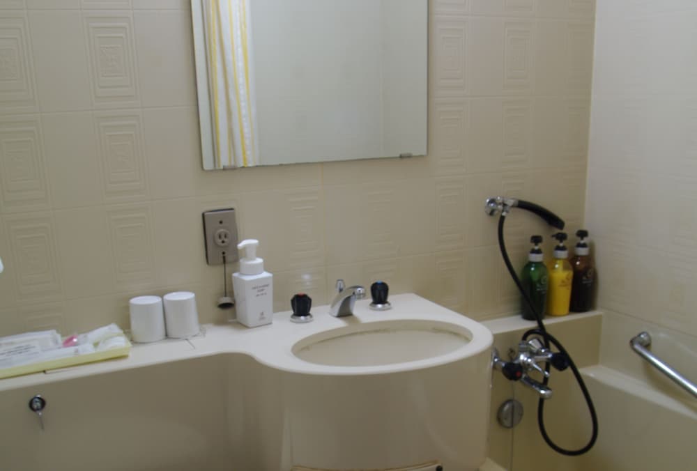 Standard Twin Room, Non Smoking (East Wing) - Photo 3