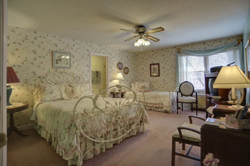 Standard Room, Multiple Beds, Non Smoking, Resort View