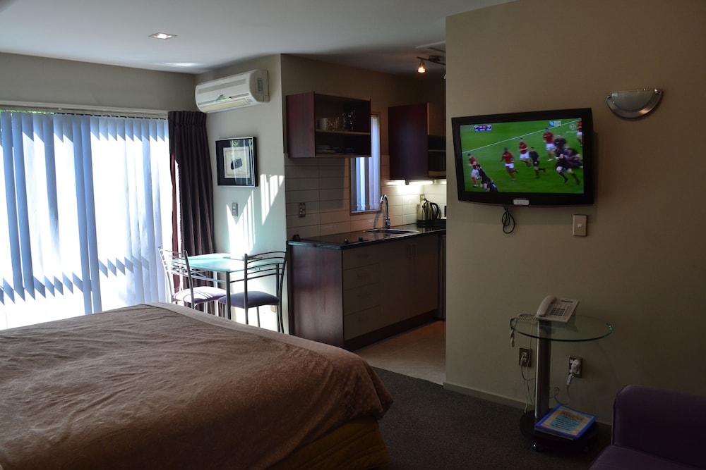 Executive Studio, Non Smoking, Kitchenette (Executive Studio Spec 8) photo 2
