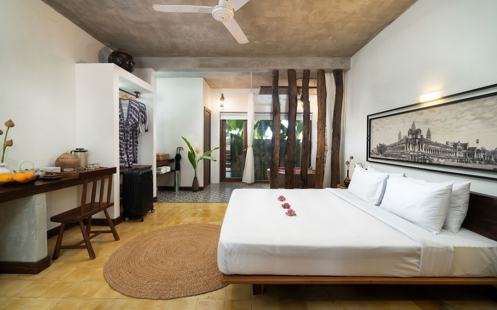 Deluxe Double Room with Pool View - Photo 2