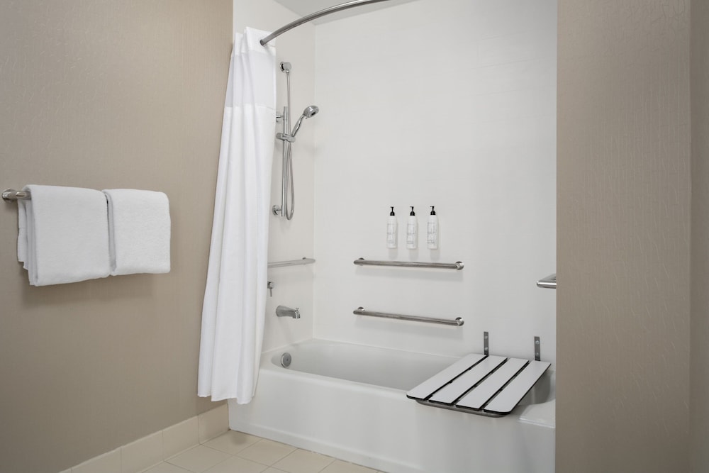 Suite, 2 Double Beds (Mobility/Hearing Accessible, Tub) photo 1