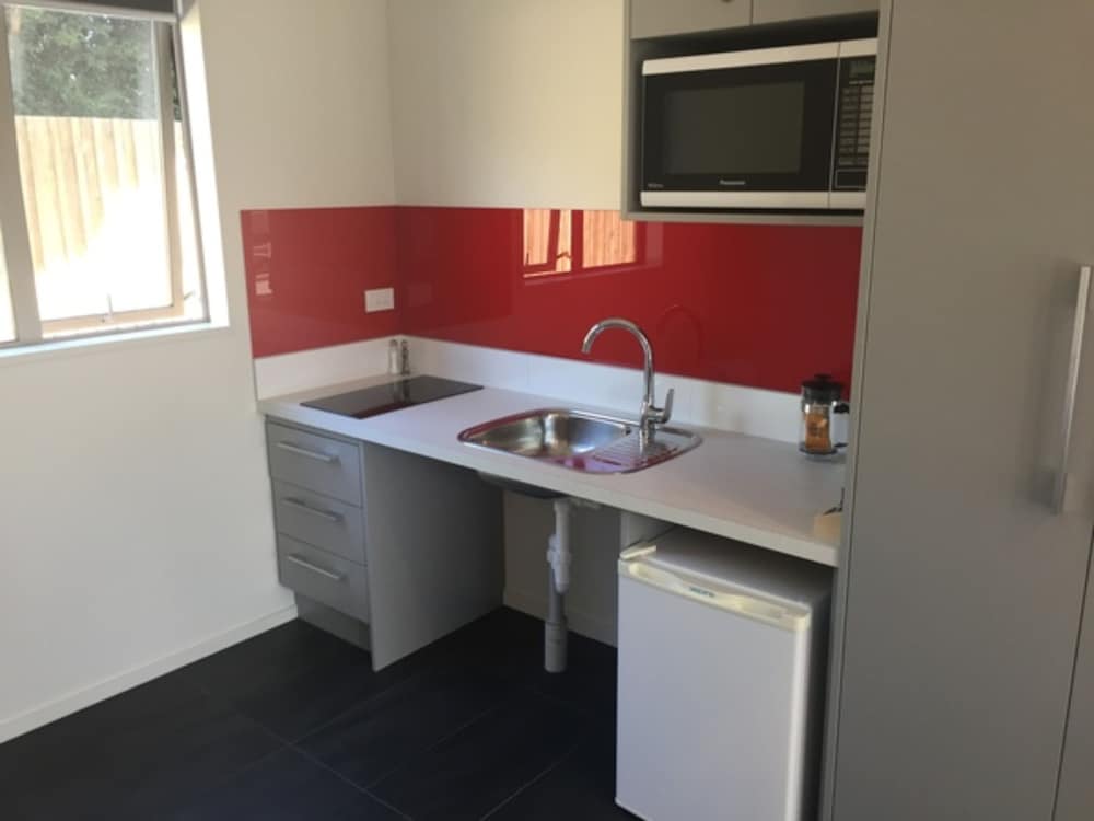 Studio, 1 King Bed, Accessible photo 2