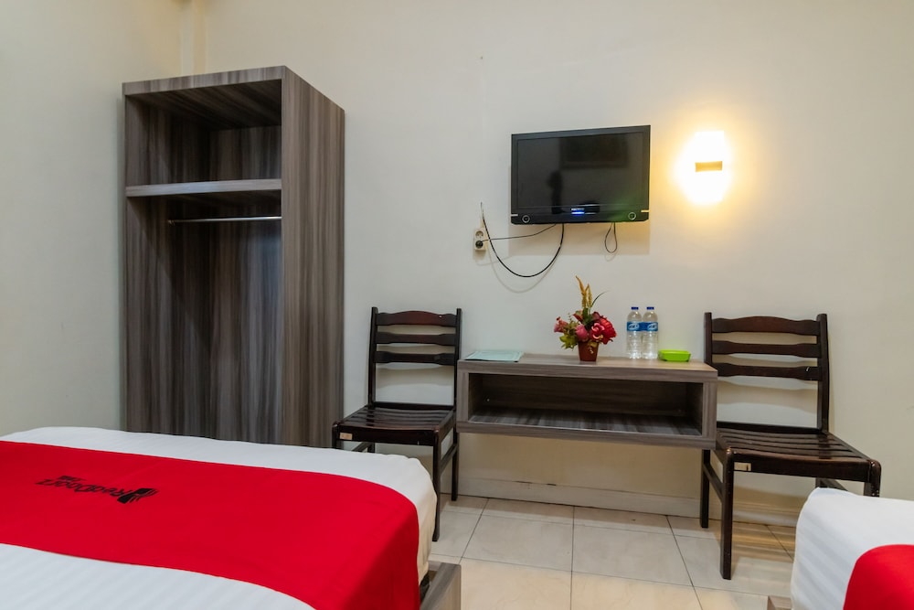 Twin Room (RedDoorz) - Photo 3