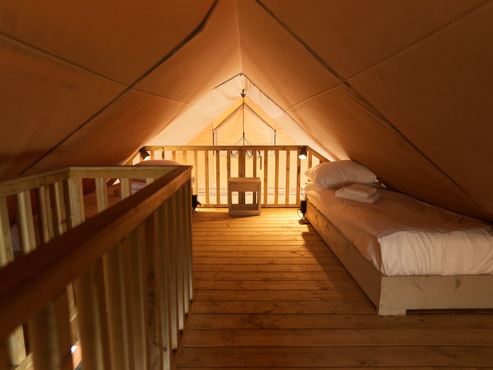 8 persons glamping tent