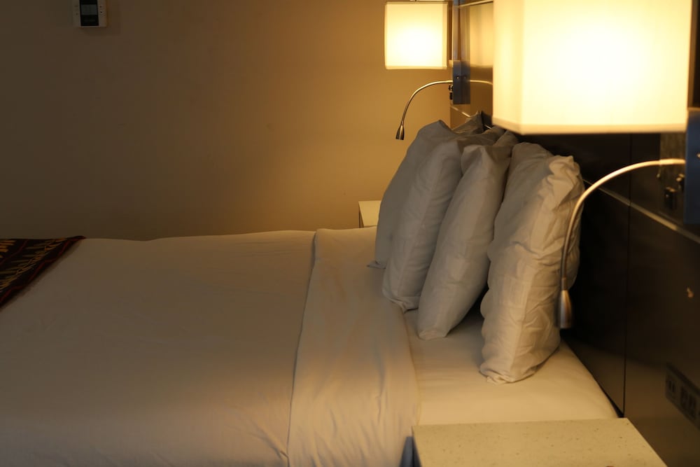 Standard Room, 1 King Bed, Non Smoking, Refrigerator & Microwave - Photo 2