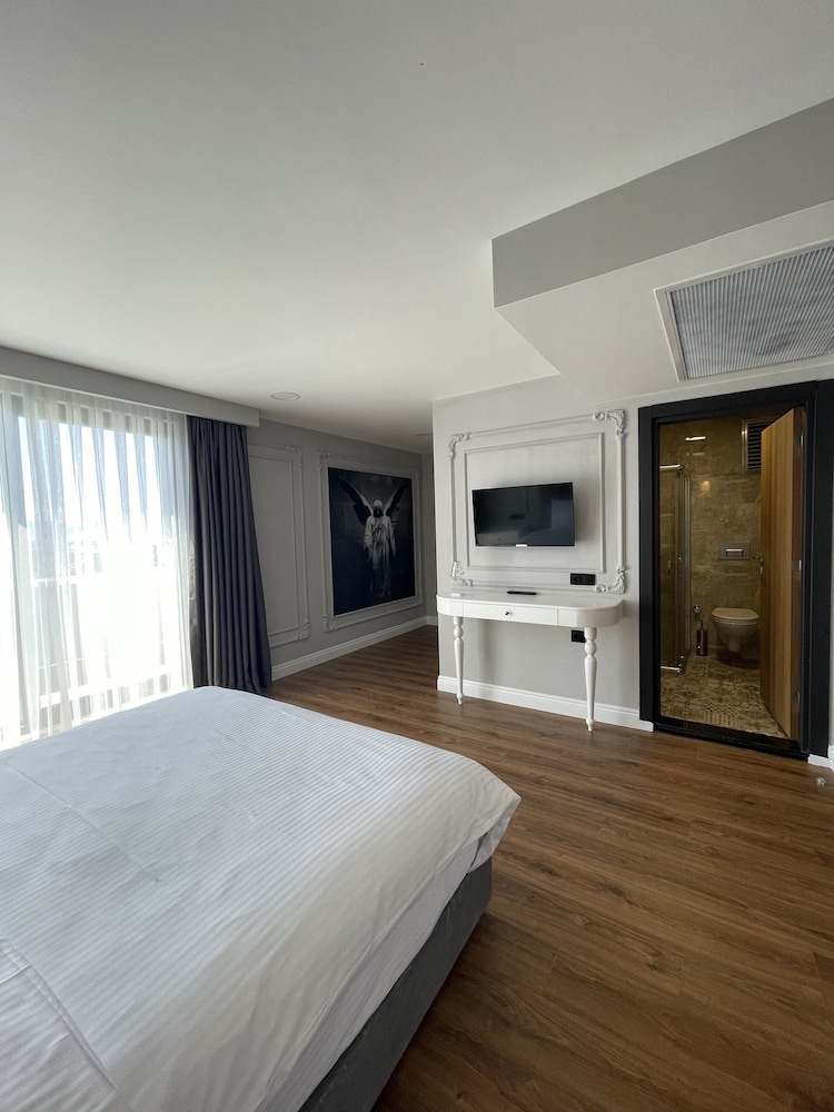 Design Room, 1 Bedroom, Non Smoking, Mountain View photo 3