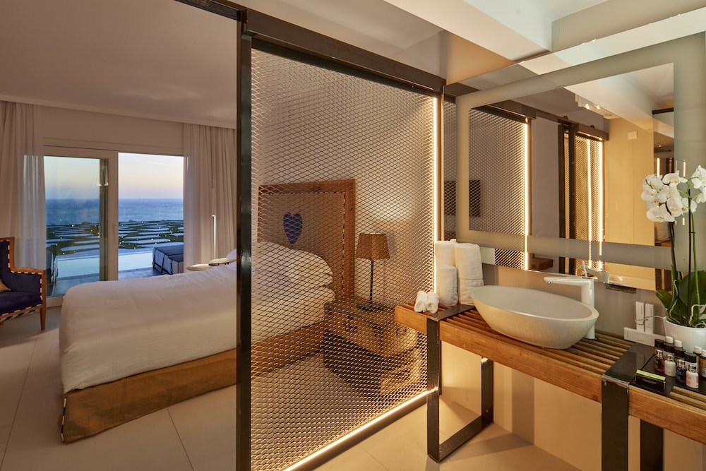 Premium Room - Photo 18