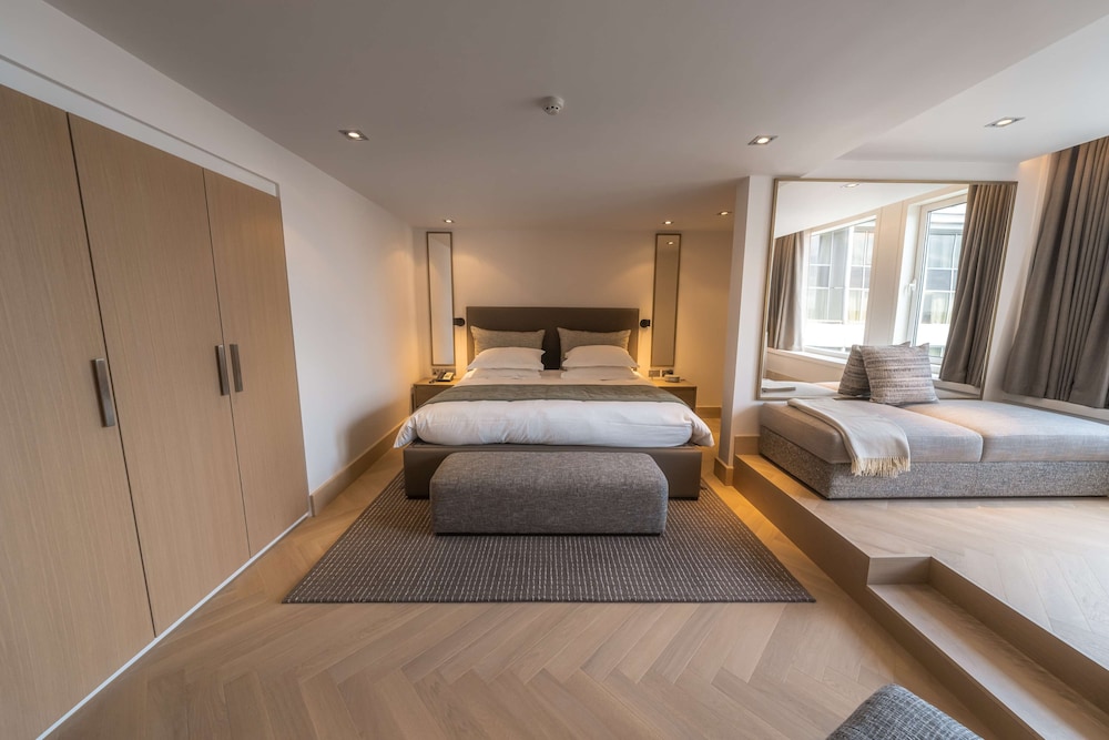 Royal Deluxe Studio, High Floor