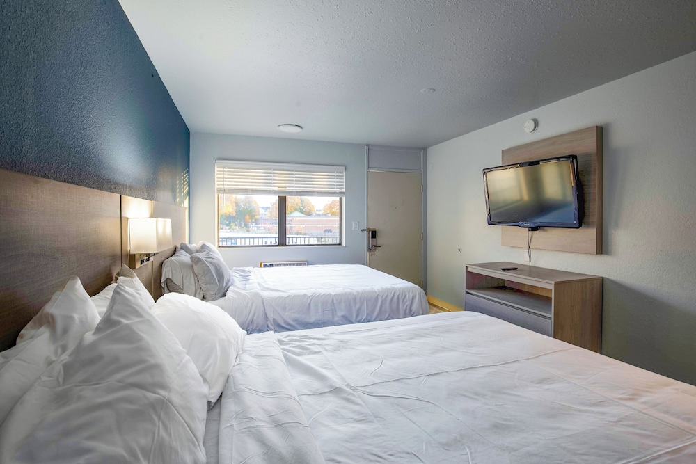 Suite, 2 Queen Beds, Non Smoking photo 2