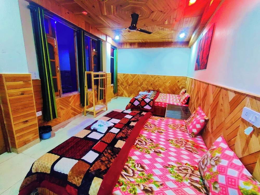 Deluxe Quadruple Room, Hill View