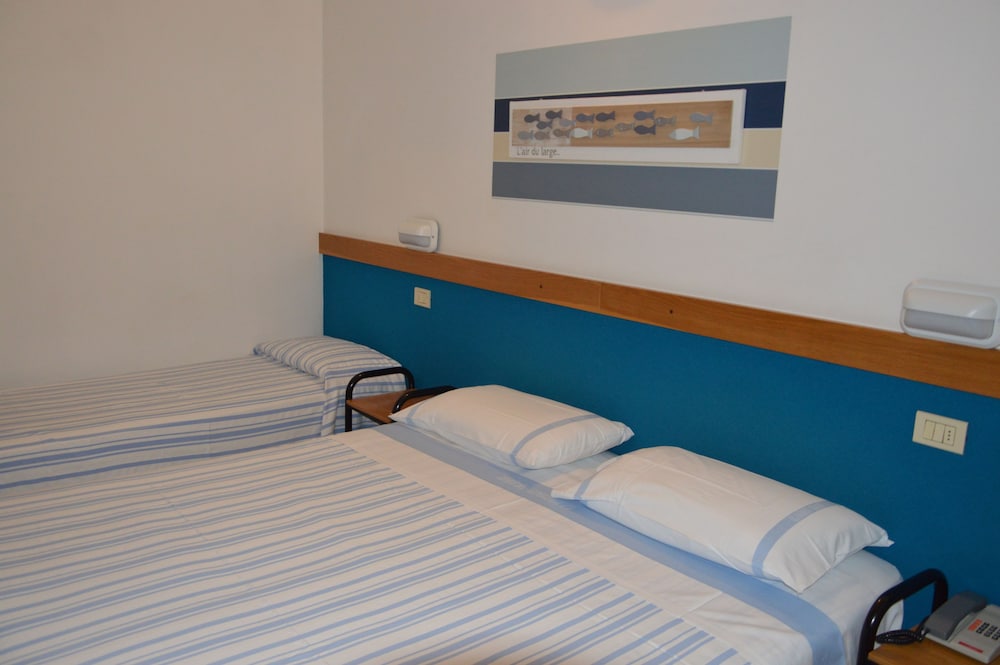 Standard Triple Room photo 3