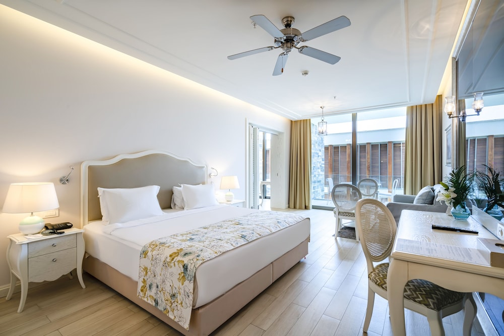 Suite Exclusive (with Living Room)