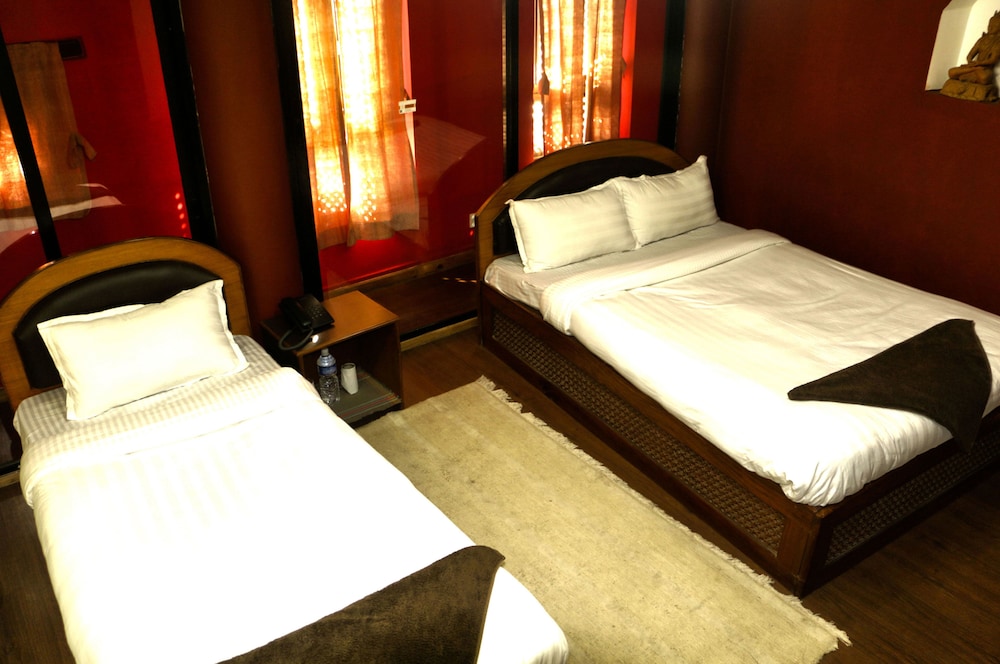 Standard Triple Room, 1 Bedroom, City View photo 2
