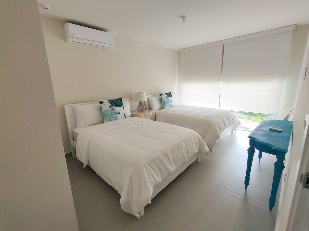 Premium Condo, 4 Bedrooms, Partial Ocean View, Garden Area
