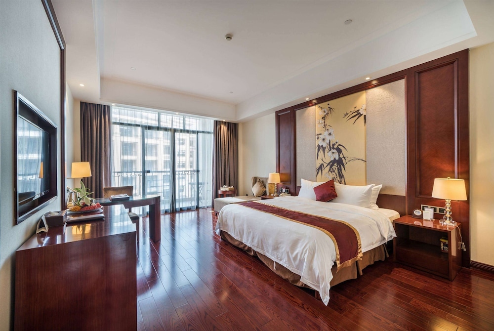 Deluxe Room, 1 King Bed, Smoking