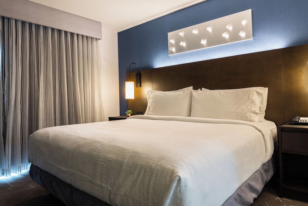 Suite, 1 King Bed, Accessible, Non Smoking - Photo 2