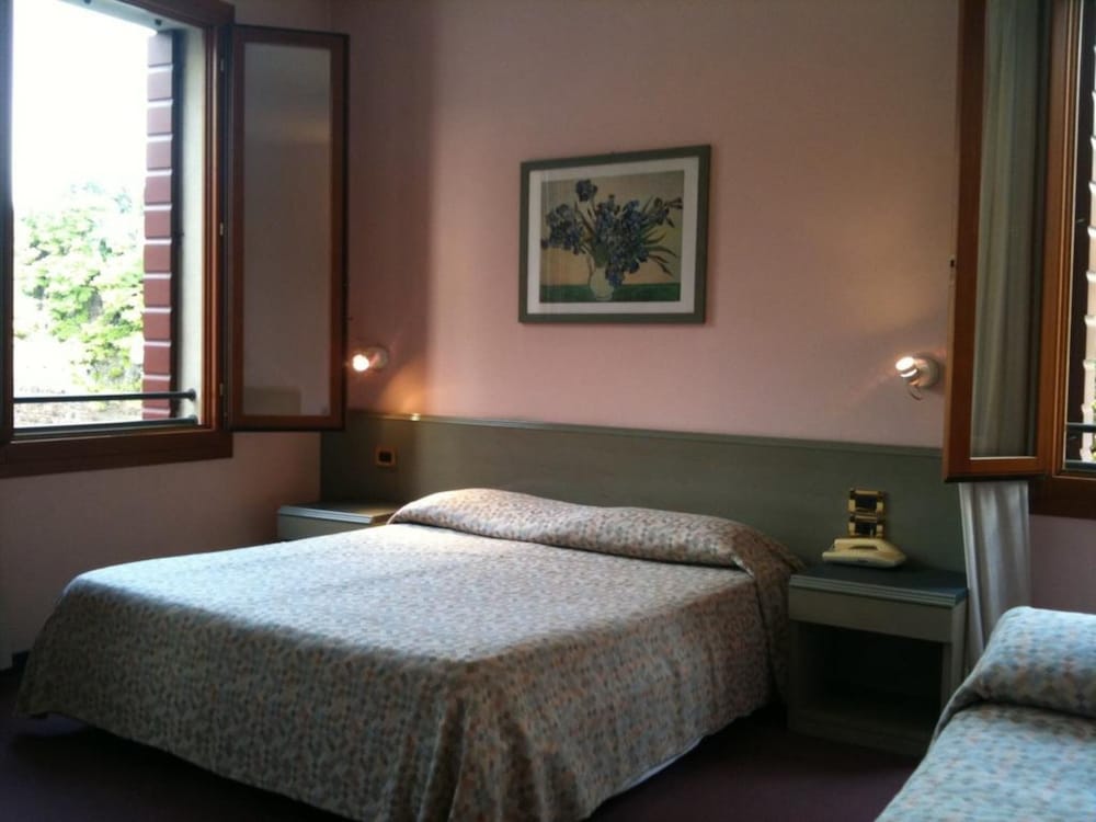 Double or Twin Room photo 1