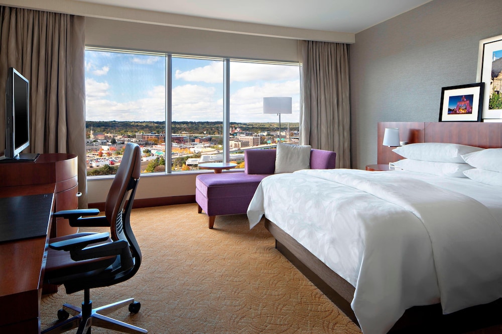 Executive Room, 1 King Bed - Photo 1