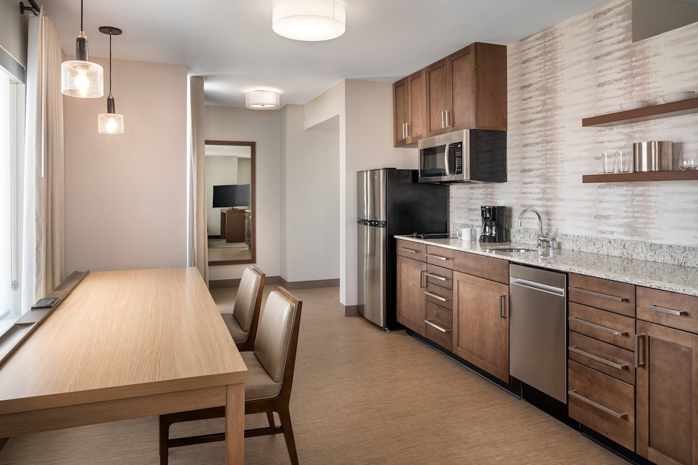 Suite, 1 Bedroom - Photo 5