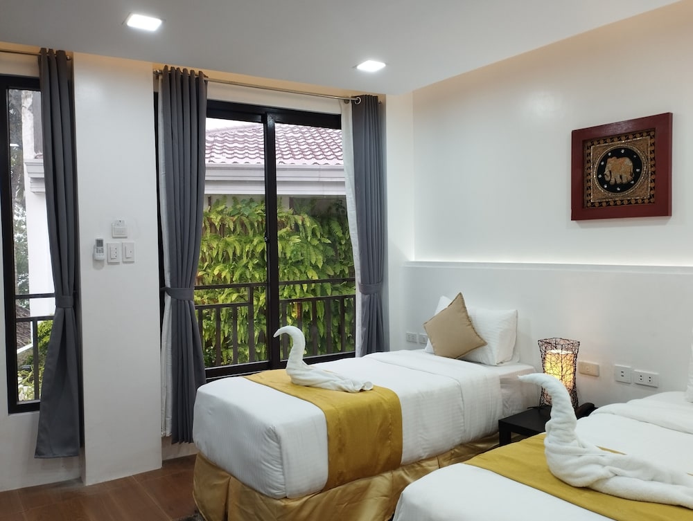 Deluxe with Garden & Garden Wall View (2SB) photo 2