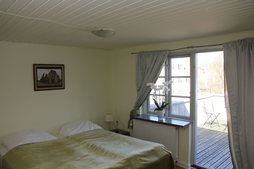 Room, Private Bathroom