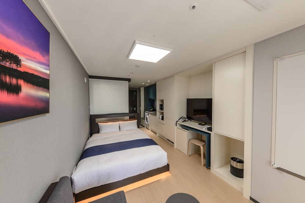 Deluxe Double Room, City View (Block A, B, C randomly assigned) - Photo 4